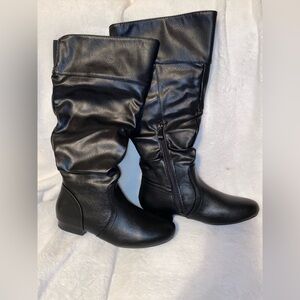 NWB Dream Pairs Boots Size 7